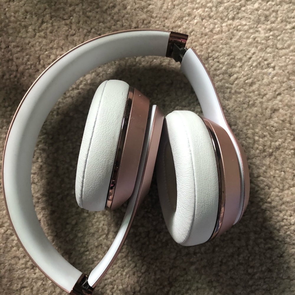 beats rose gold worn 2x in great shape